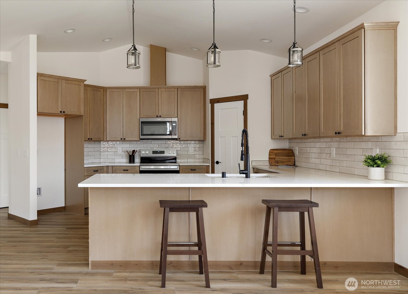 900 NW Shire Street , Oak Harbor, WA 98277