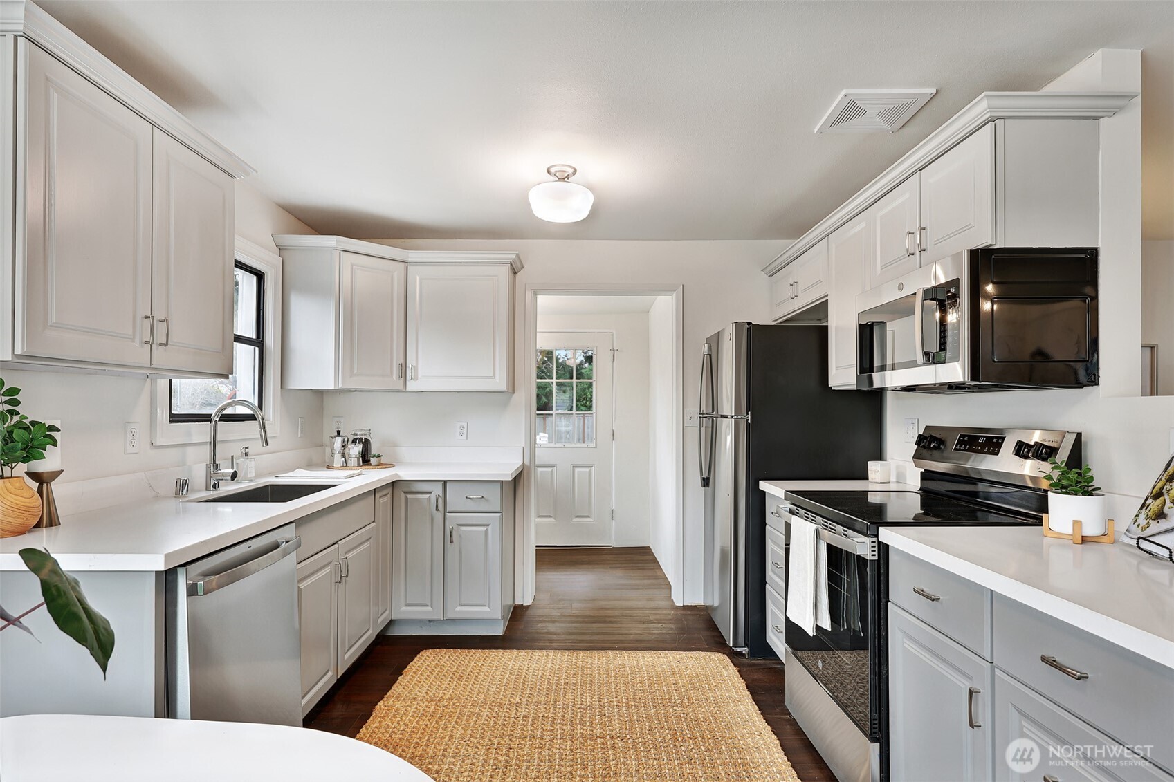 125 N 203rd Street , Shoreline, WA 98133