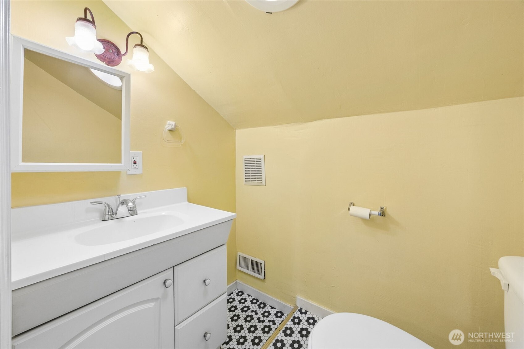 2112 S Ash Street , Tacoma, WA 98405