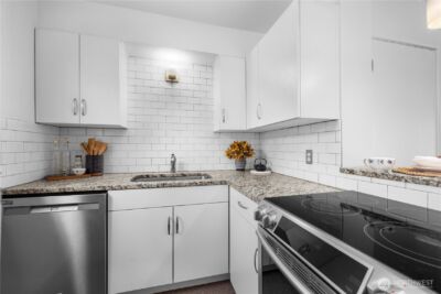 4877 Terrace Drive NE, Seattle, WA 98105 - Photo 15