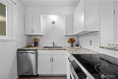 4877 Terrace Drive NE, Seattle, WA 98105 - Photo 16