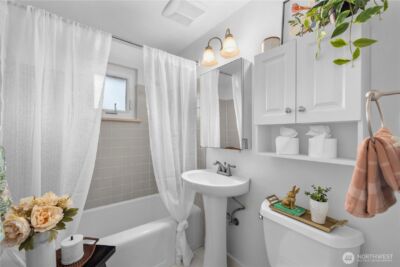 4877 Terrace Drive NE, Seattle, WA 98105 - Photo 22