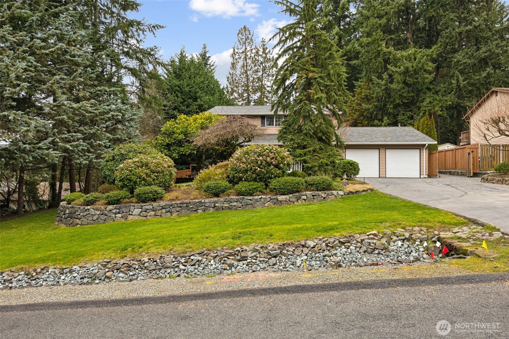 8407 121st Street East , Puyallup, WA 98373