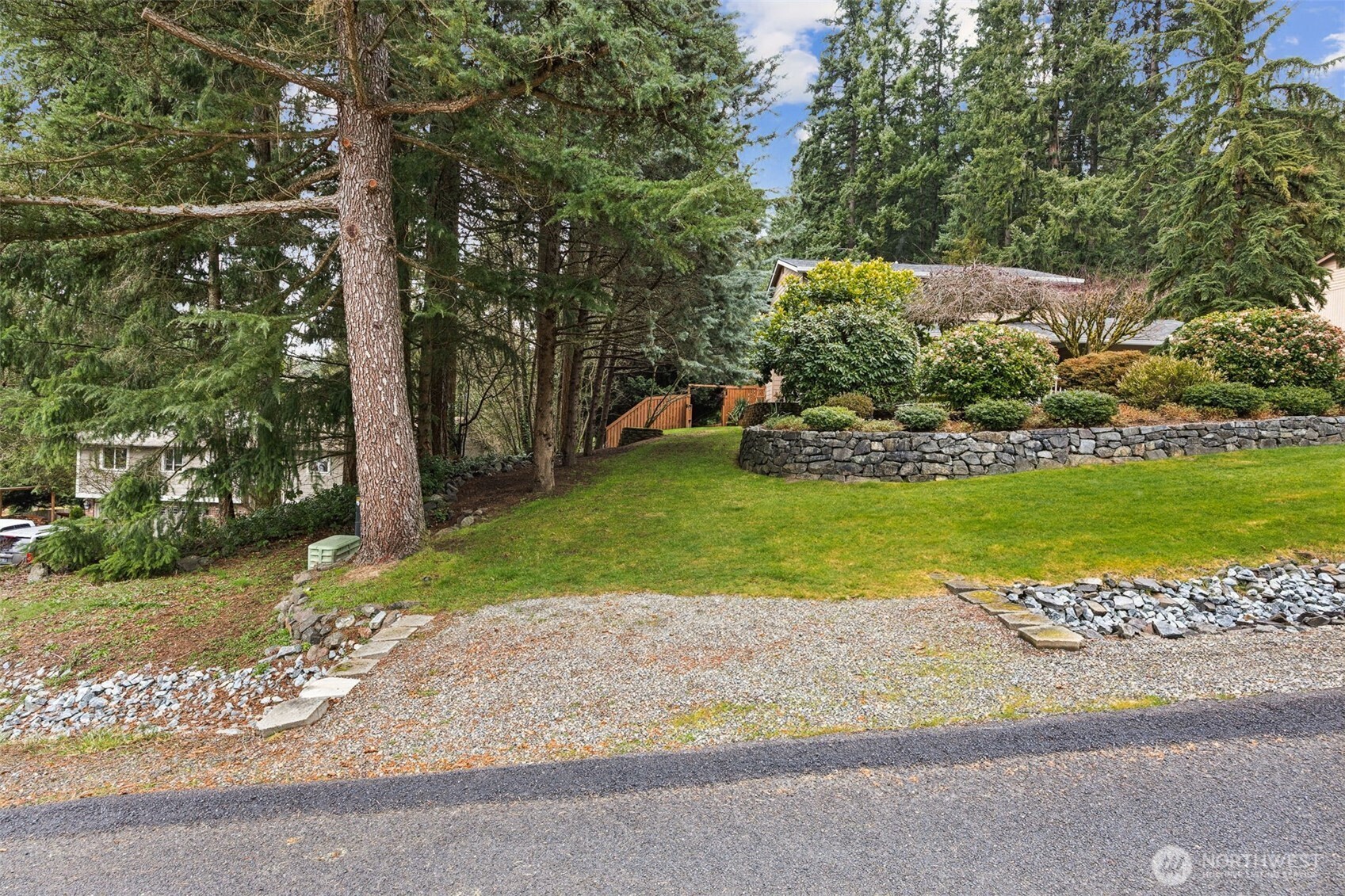 8407 121st Street East , Puyallup, WA 98373