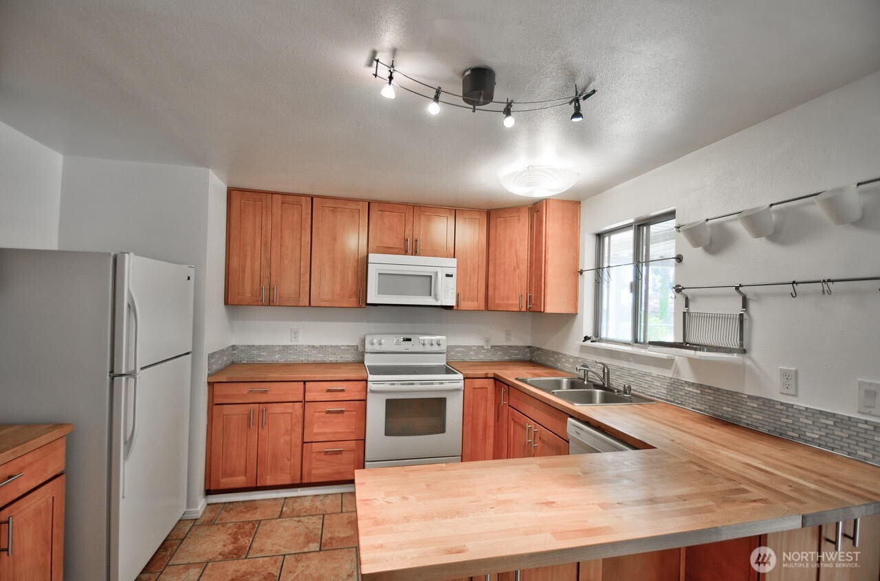 9902 114th Street SW, Lakewood, WA 98498