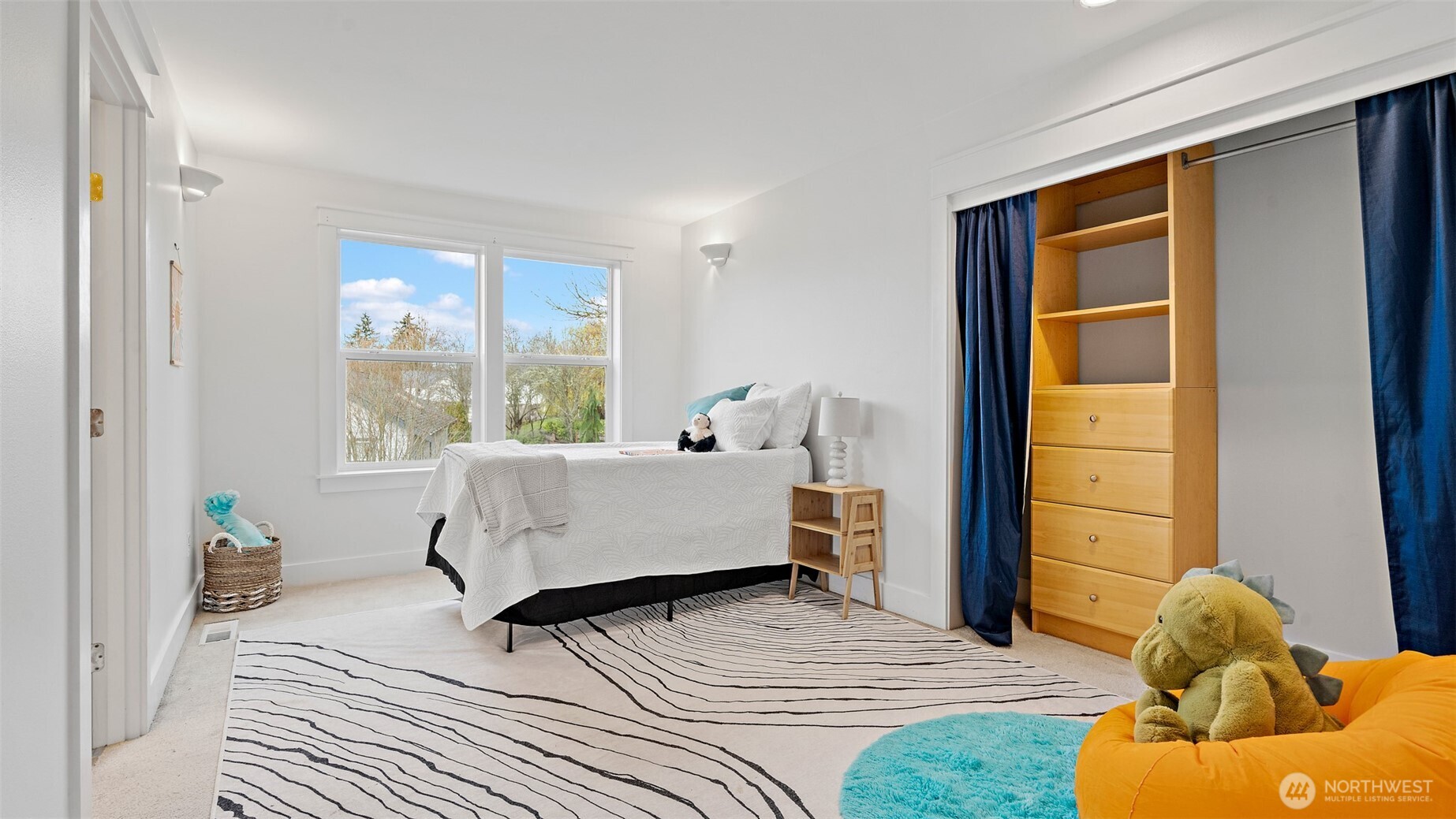 2372 Douglas Drive NE, Bainbridge Island, WA 98110