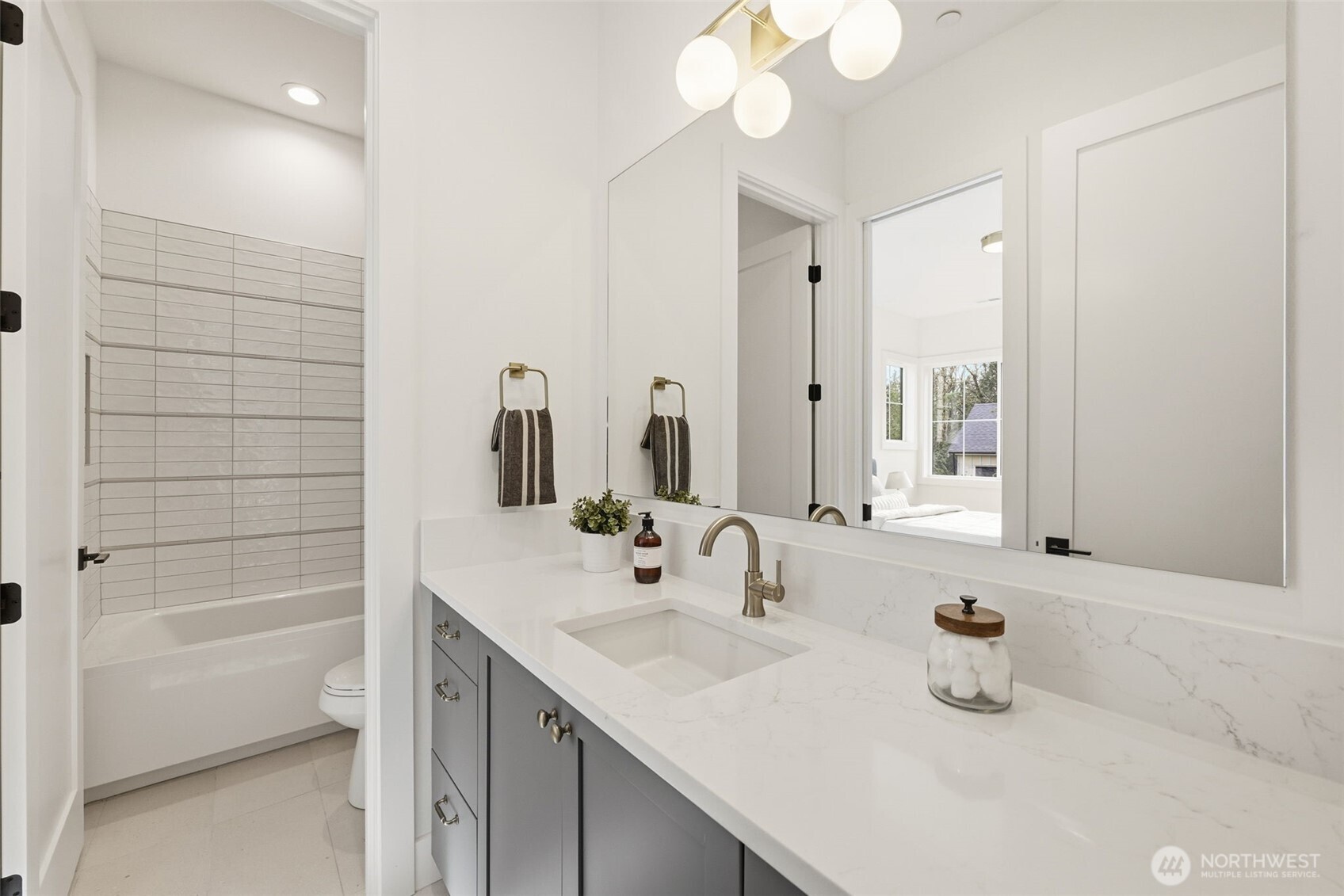 26030 NE 29th Place , Redmond, WA 98053