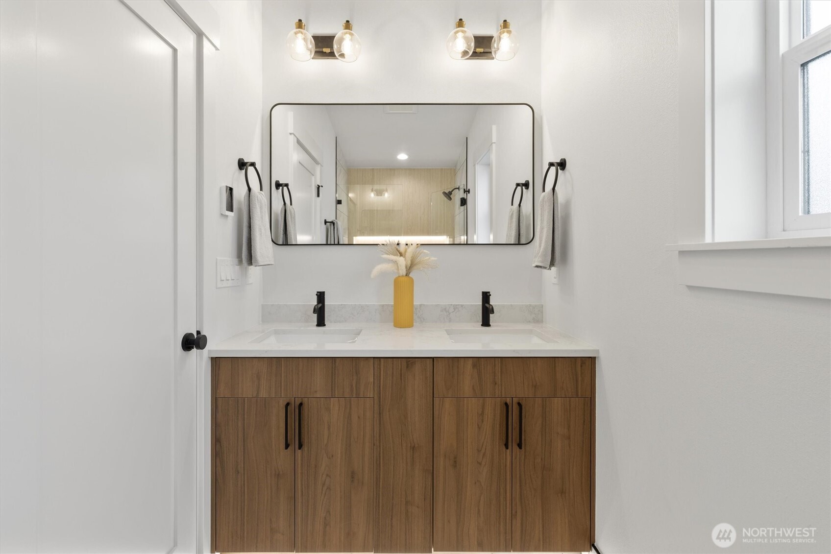 12562 17th Avenue NE #B, Seattle, WA 98125