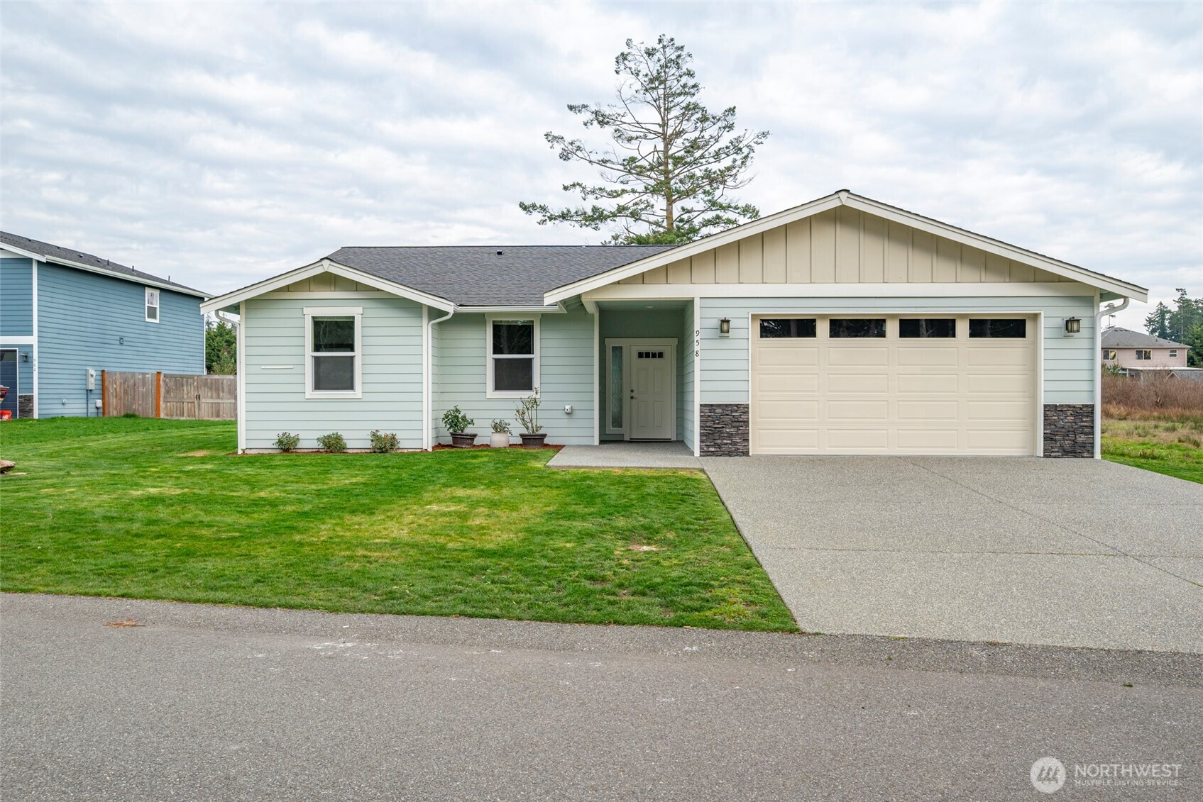 958 Walker Avenue , Oak Harbor, WA 98277