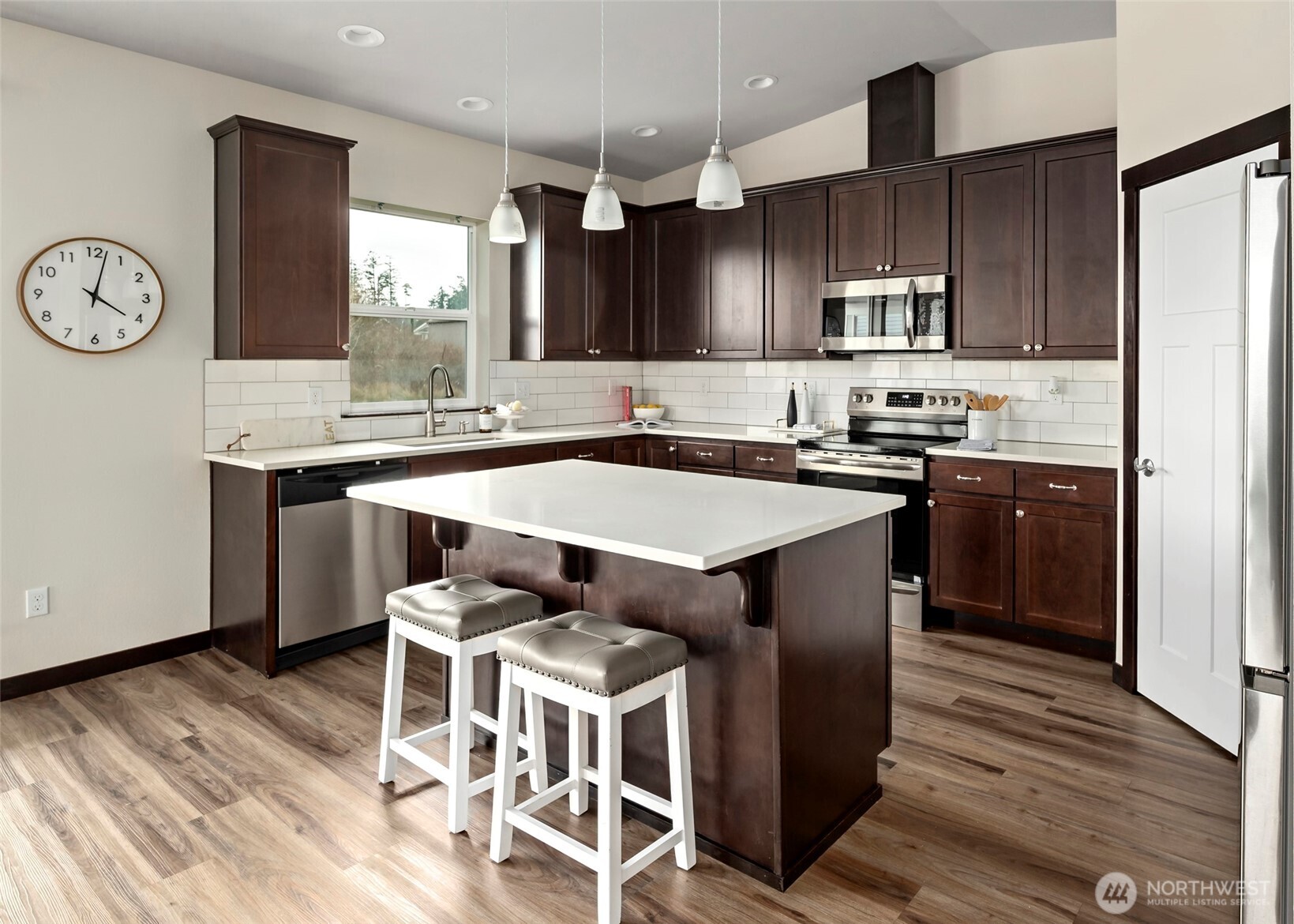 958 Walker Avenue , Oak Harbor, WA 98277