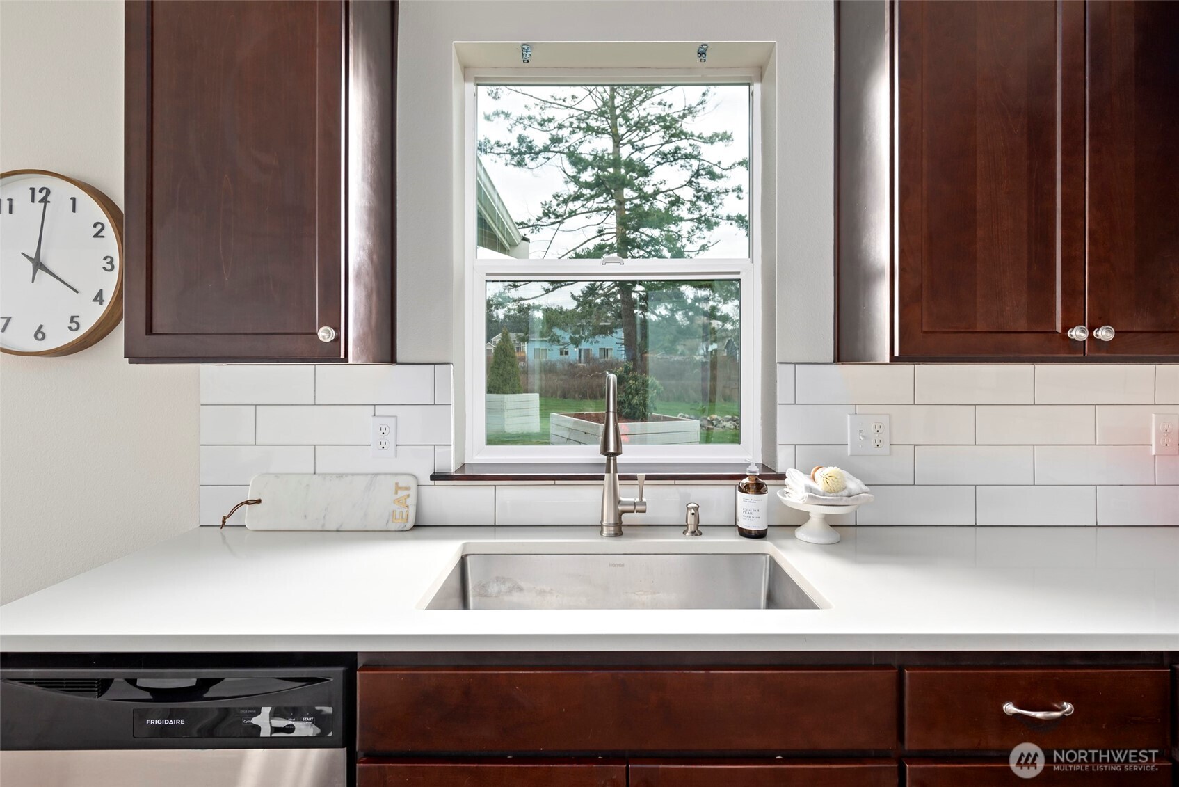 958 Walker Avenue , Oak Harbor, WA 98277