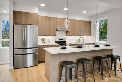 261 E Louisa Street , Seattle, WA 98102 - Photo 3