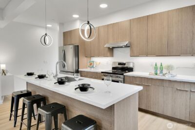 261 E Louisa Street , Seattle, WA 98102 - Photo 4