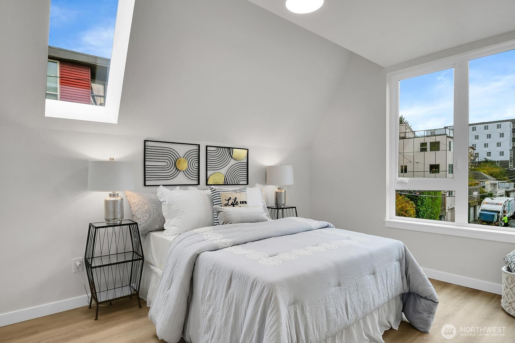 261 E Louisa Street , Seattle, WA 98102