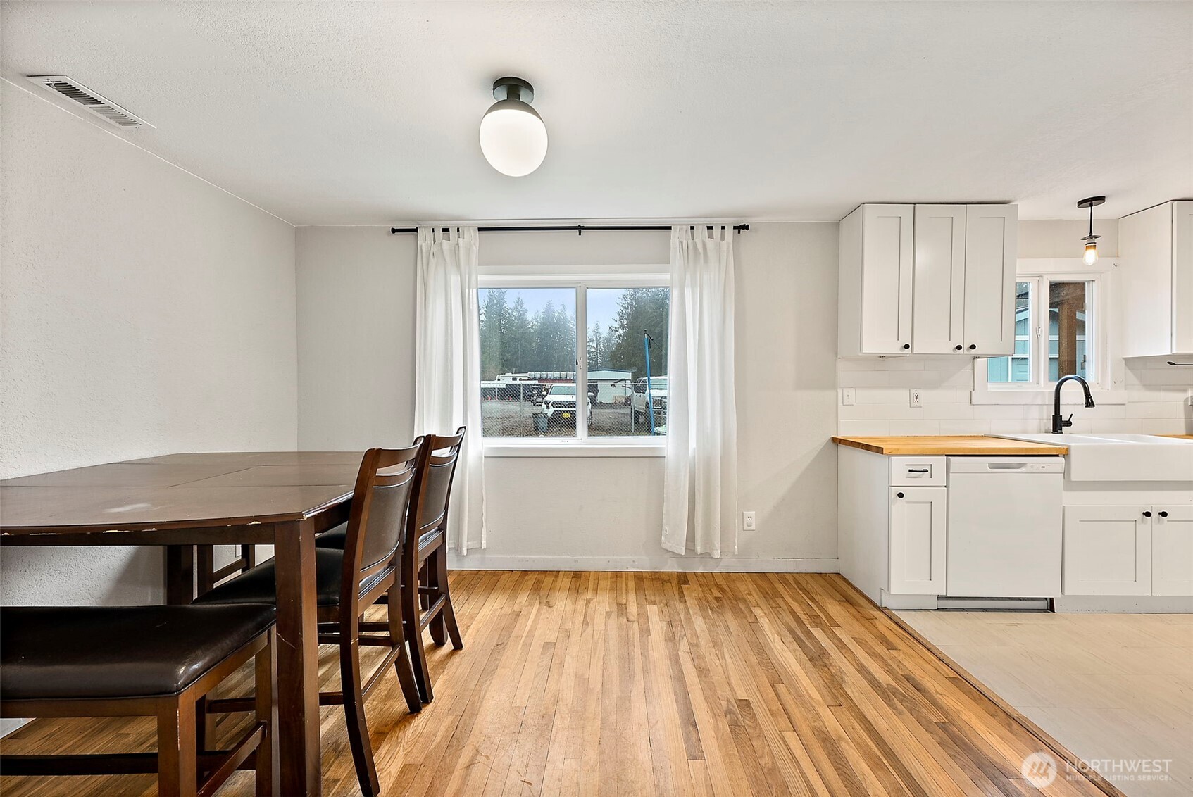 2949 S Bay Road NE, Olympia, WA 98506