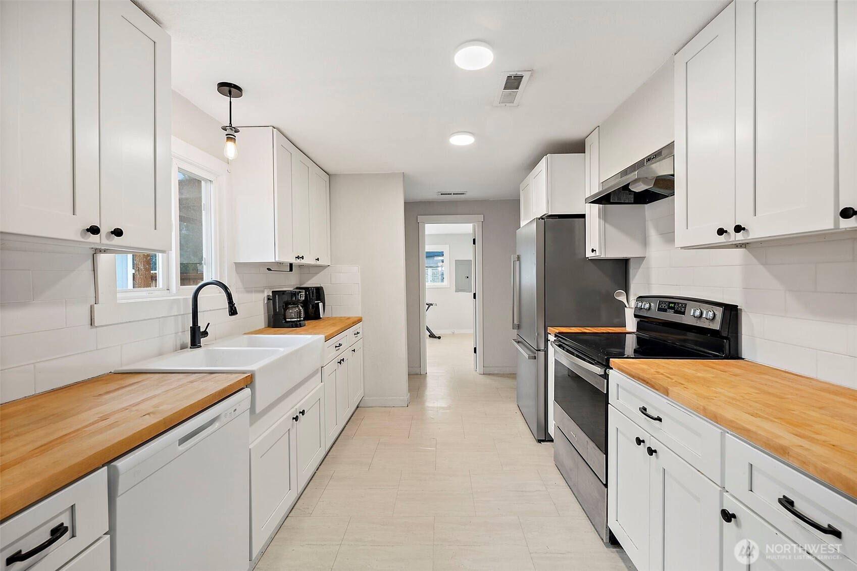 2949 S Bay Road NE, Olympia, WA 98506