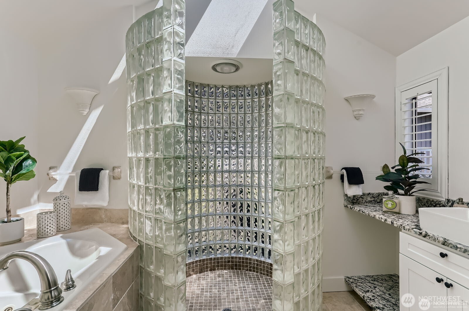 16035 Inglewood Road NE, Kenmore, WA 98028