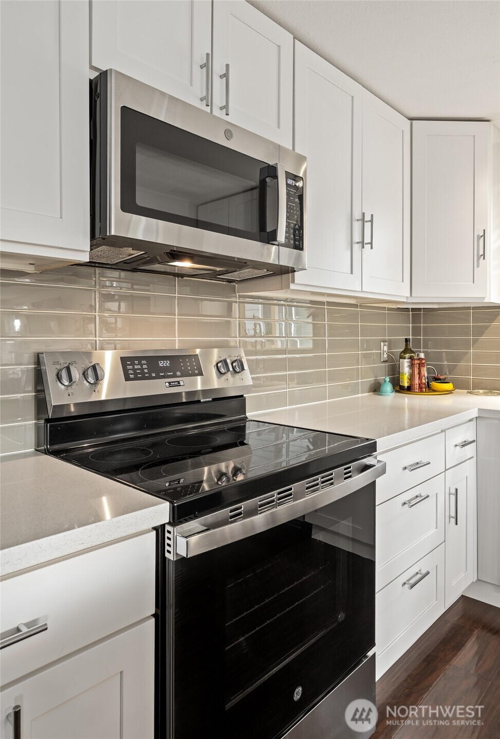 215 Hubbard Road , Lynnwood, WA 98036