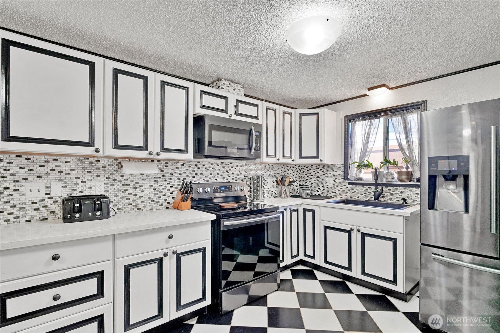 6965 E E Street , Tacoma, WA 98404