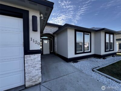 1120 E Mt Adams St. , Othello, WA 99344 - Photo 2