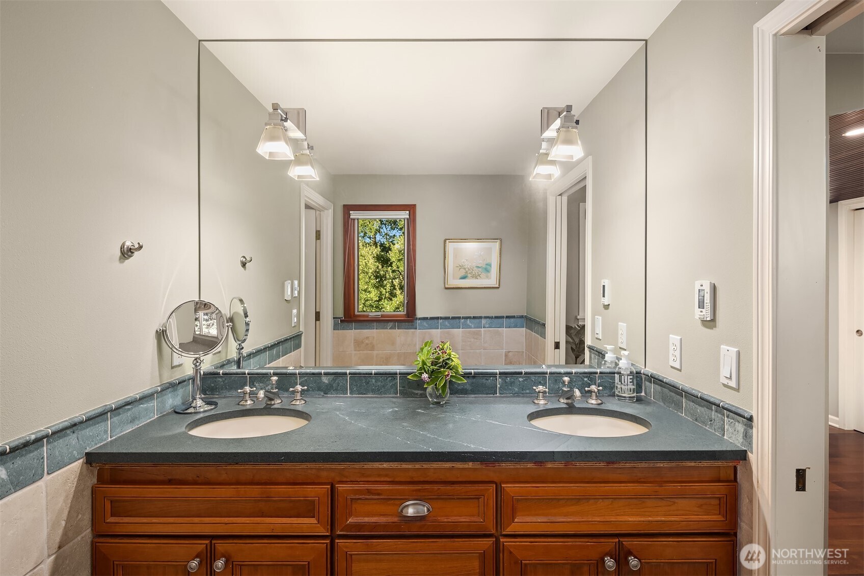 2414 79th Avenue NE, Medina, WA 98039