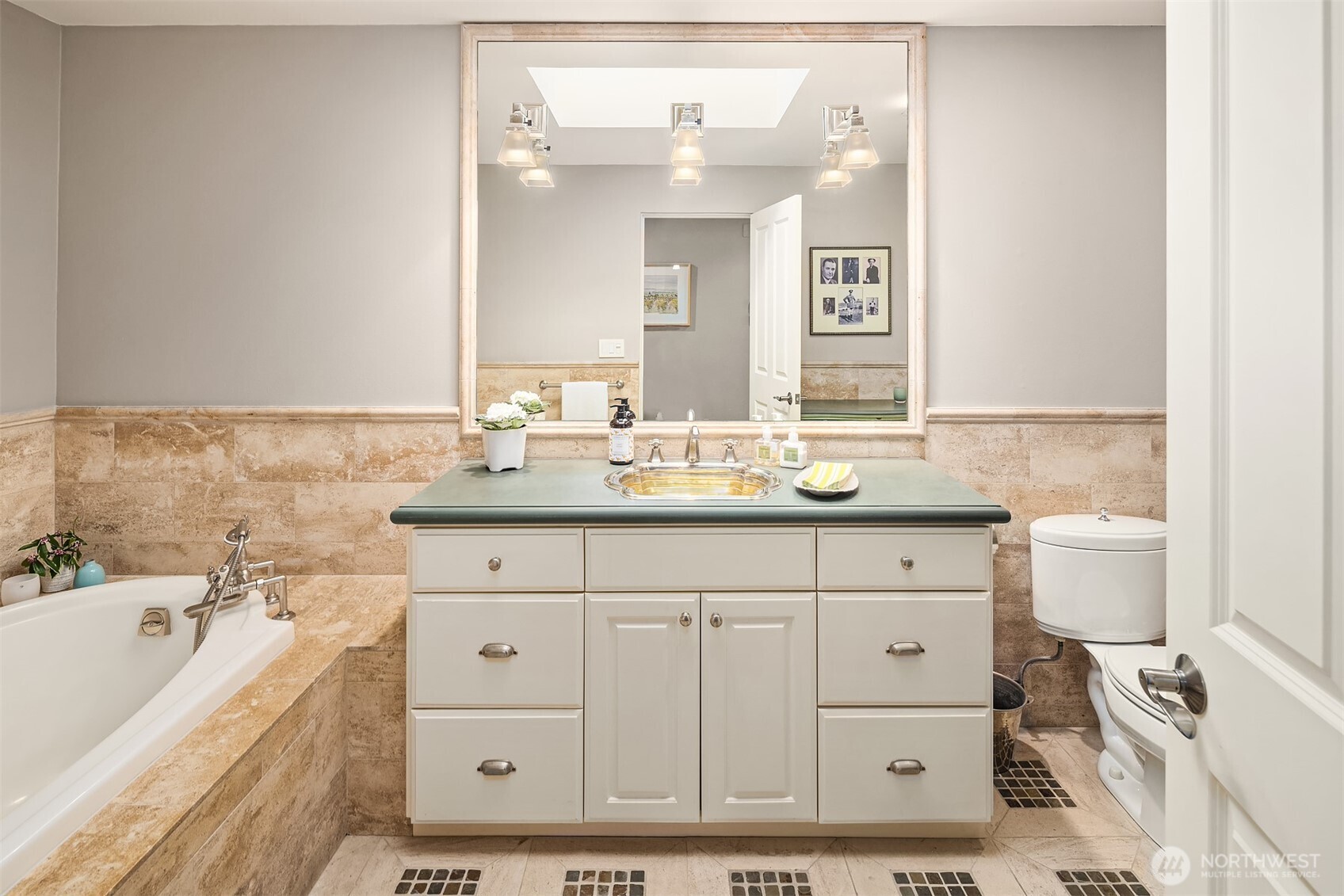 2414 79th Avenue NE, Medina, WA 98039