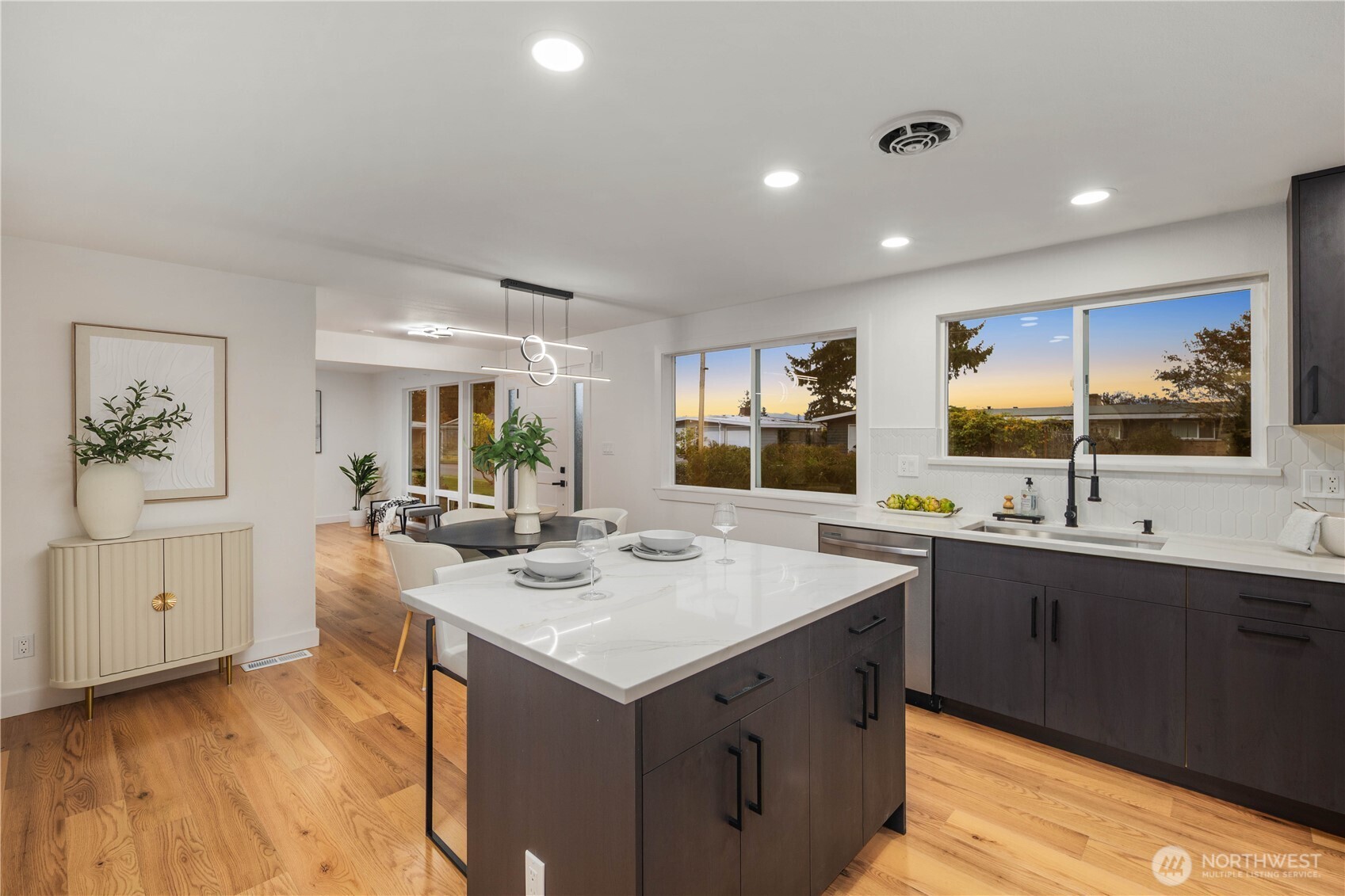 16802 NE 6th Place , Bellevue, WA 98008