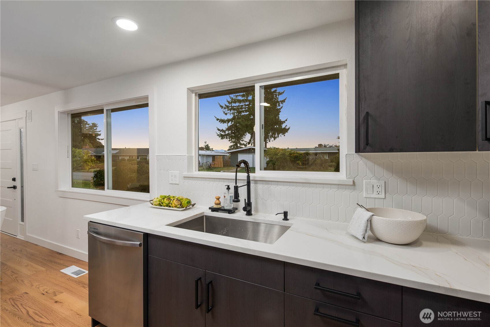 16802 NE 6th Place , Bellevue, WA 98008