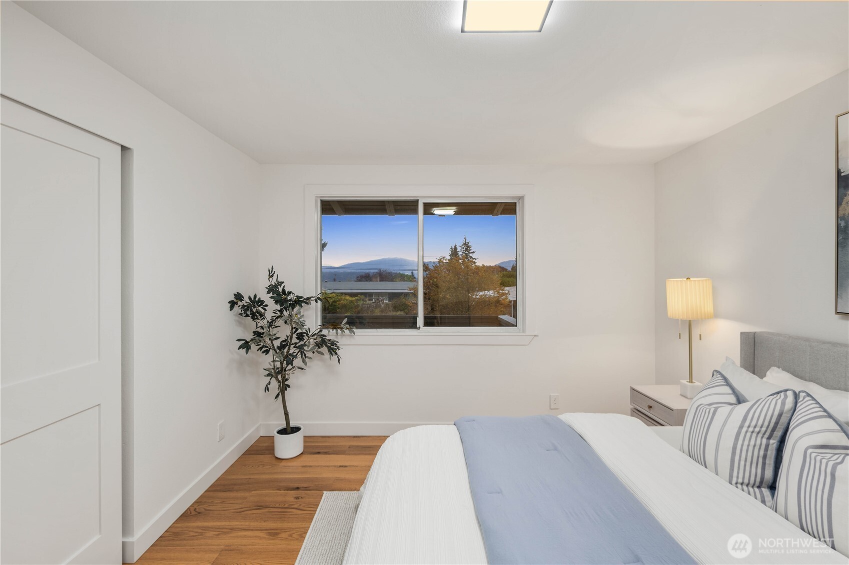 16802 NE 6th Place , Bellevue, WA 98008