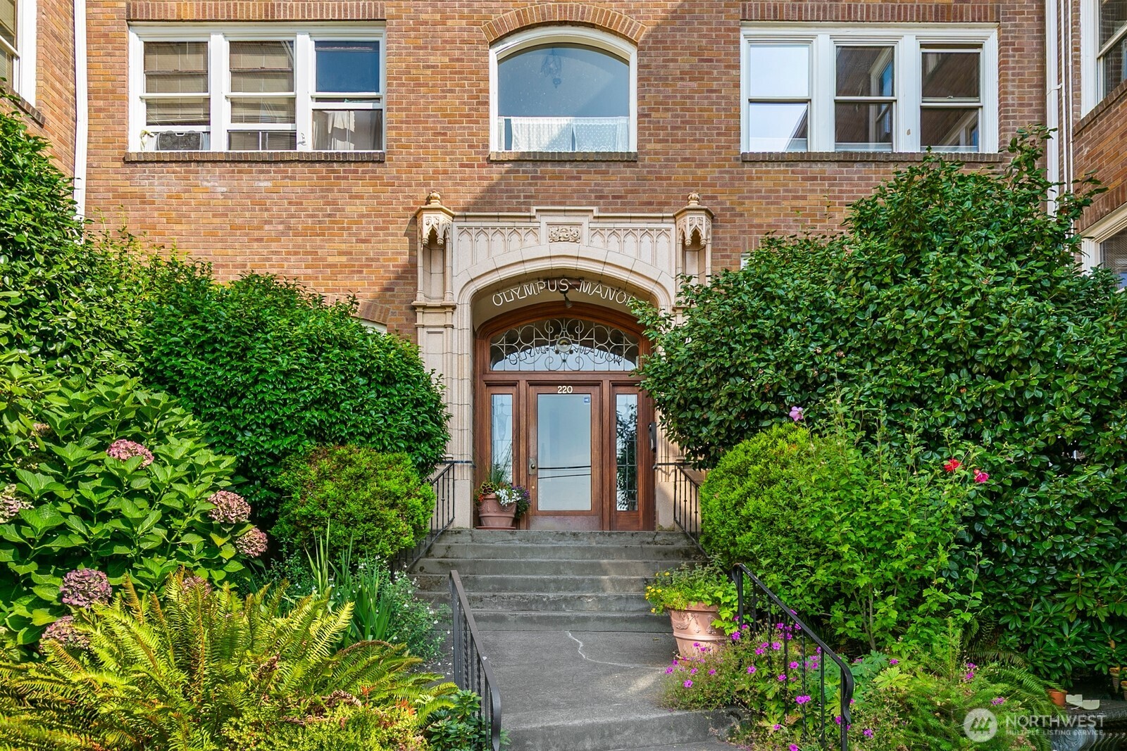 220 W Olympic Place #106, Seattle, WA 98119