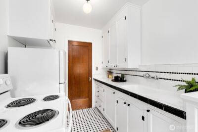 220 W Olympic Place #106, Seattle, WA 98119 - Photo 8