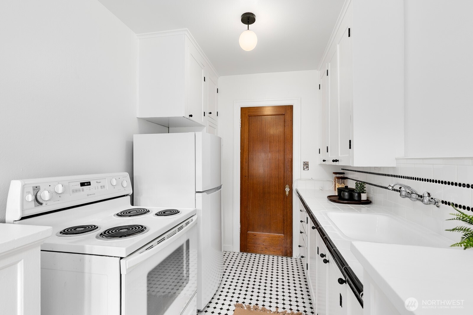 220 W Olympic Place #106, Seattle, WA 98119