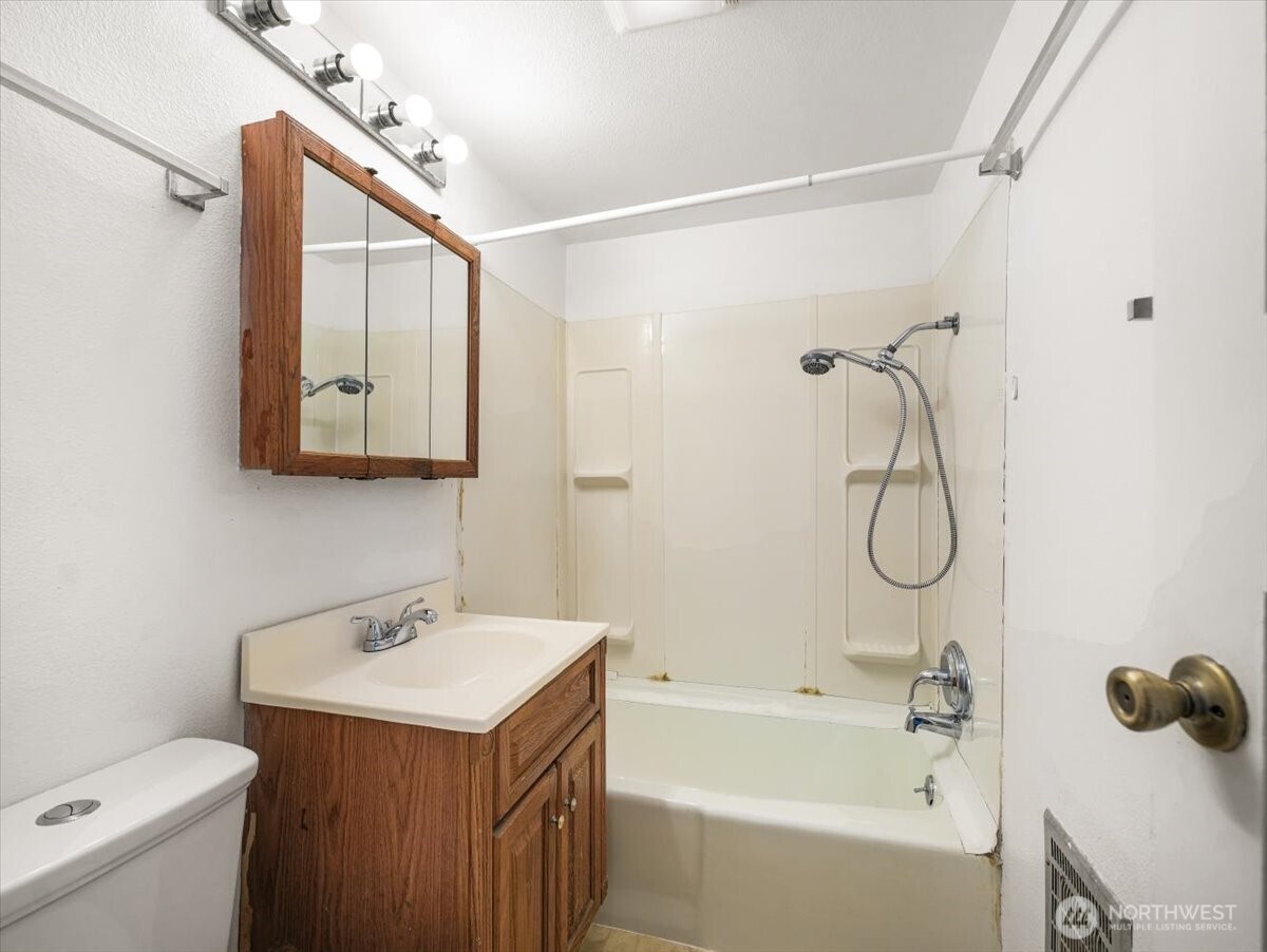 1929 11th Street , Bremerton, WA 98337