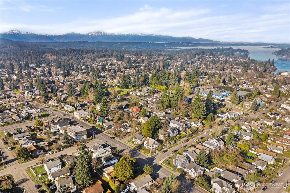 1929 11th Street , Bremerton, WA 98337