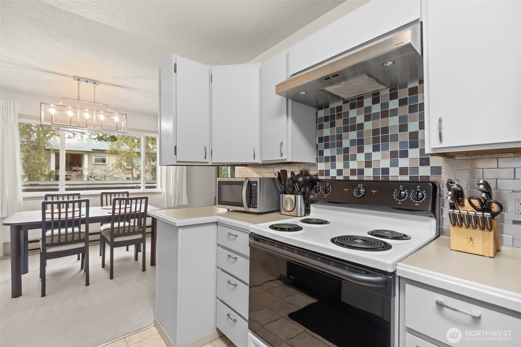 706 136th Place NE #C2, Bellevue, WA 98005