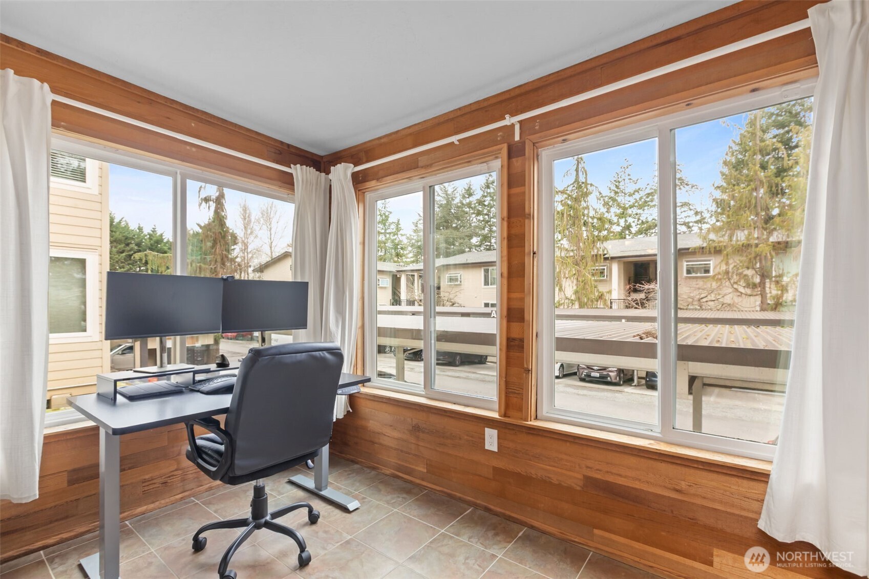 706 136th Place NE #C2, Bellevue, WA 98005