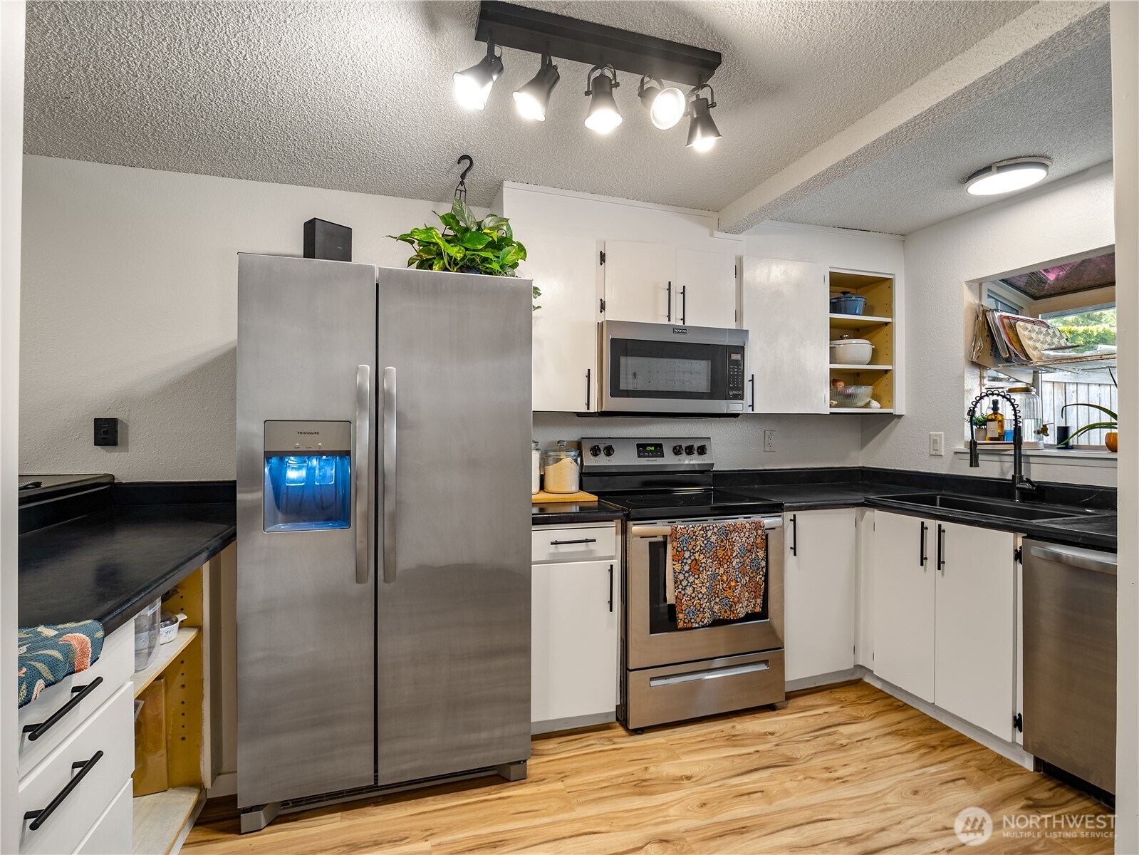 5531 Bridgeport Way W #B, University Place, WA 98467