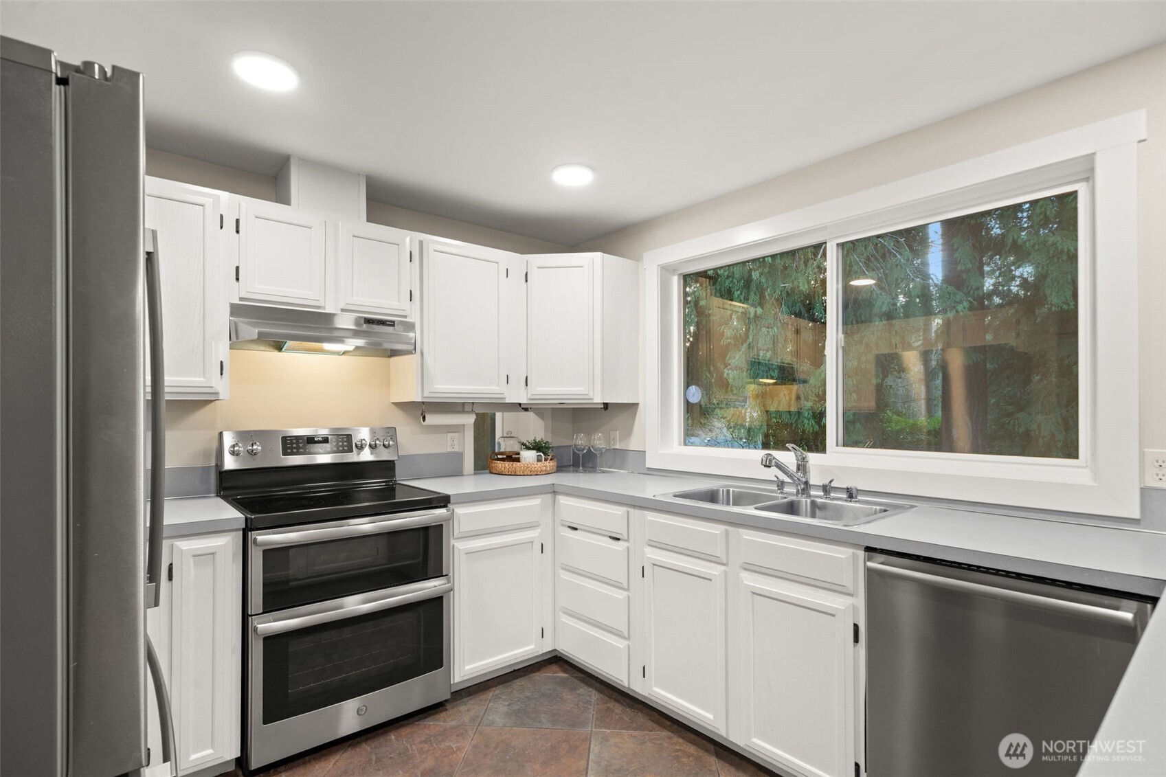 21985 Apollo Drive NE, Poulsbo, WA 98370