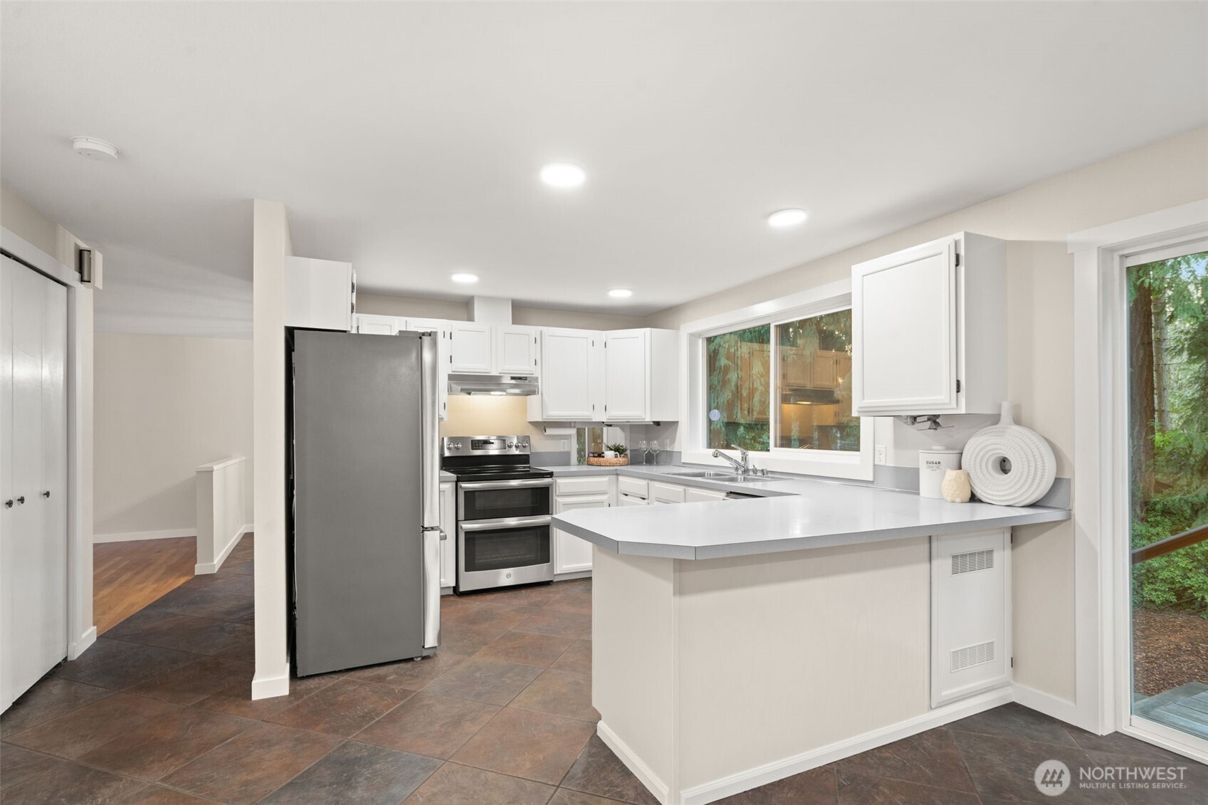 21985 Apollo Drive NE, Poulsbo, WA 98370