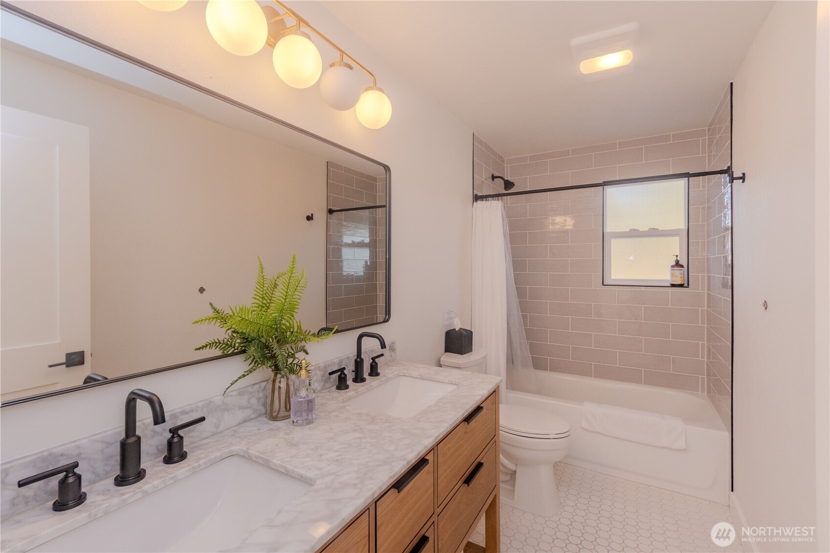 242 SW 186th Street , Normandy Park, WA 98166