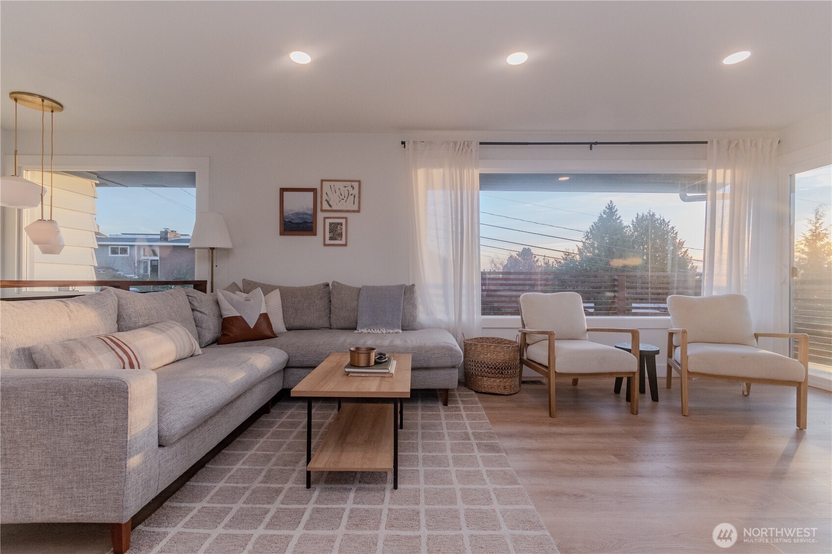 242 SW 186th Street , Normandy Park, WA 98166