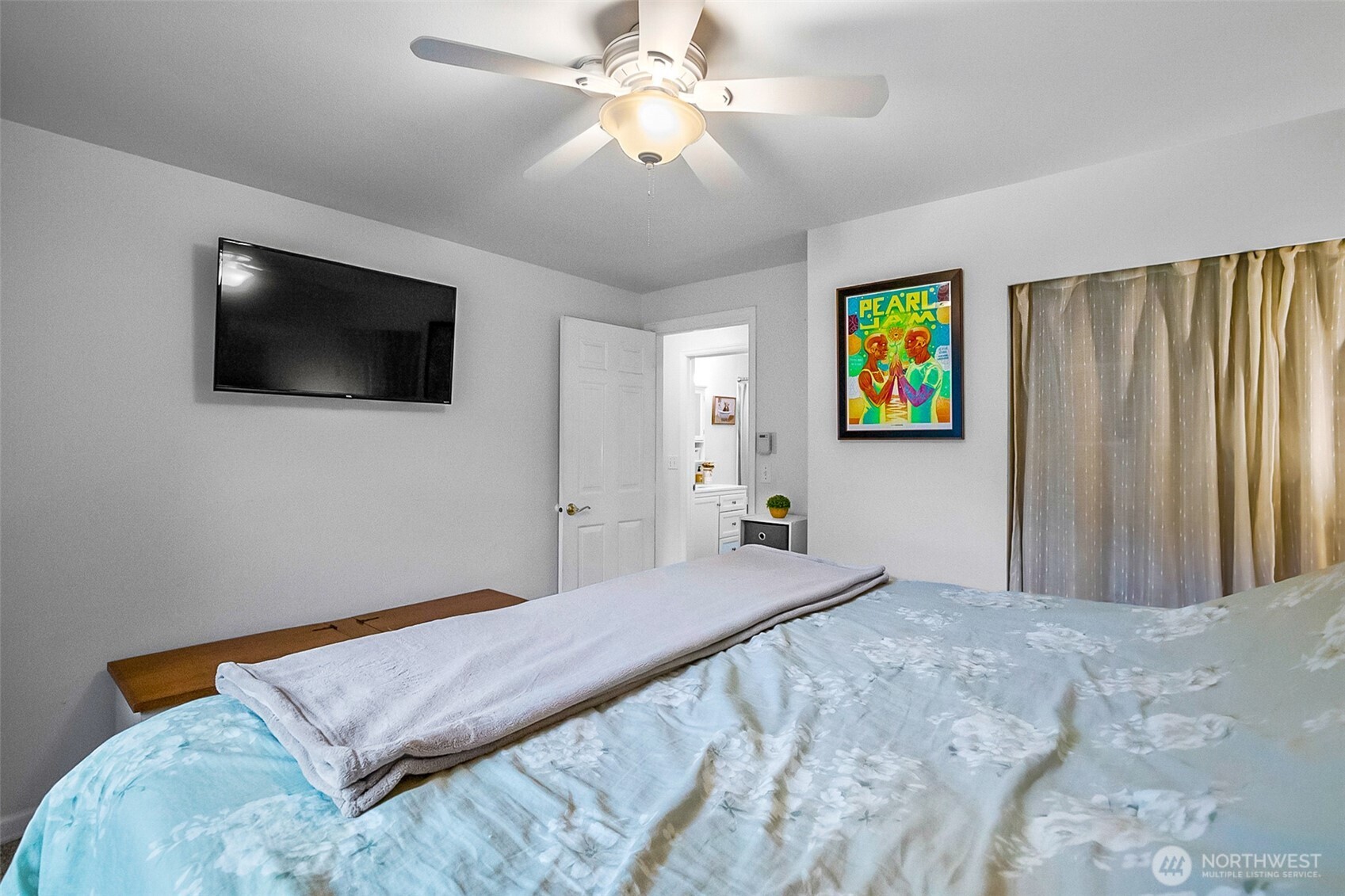 17419 Gravenstein Road , Bothell, WA 98012-9159