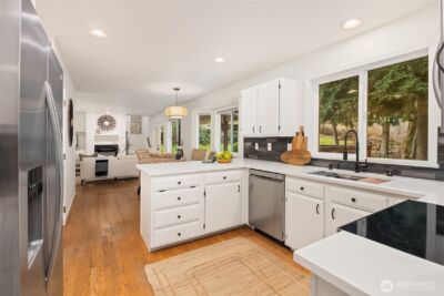 16437 241st Avenue SE, Issaquah, WA 98027 - Photo 5