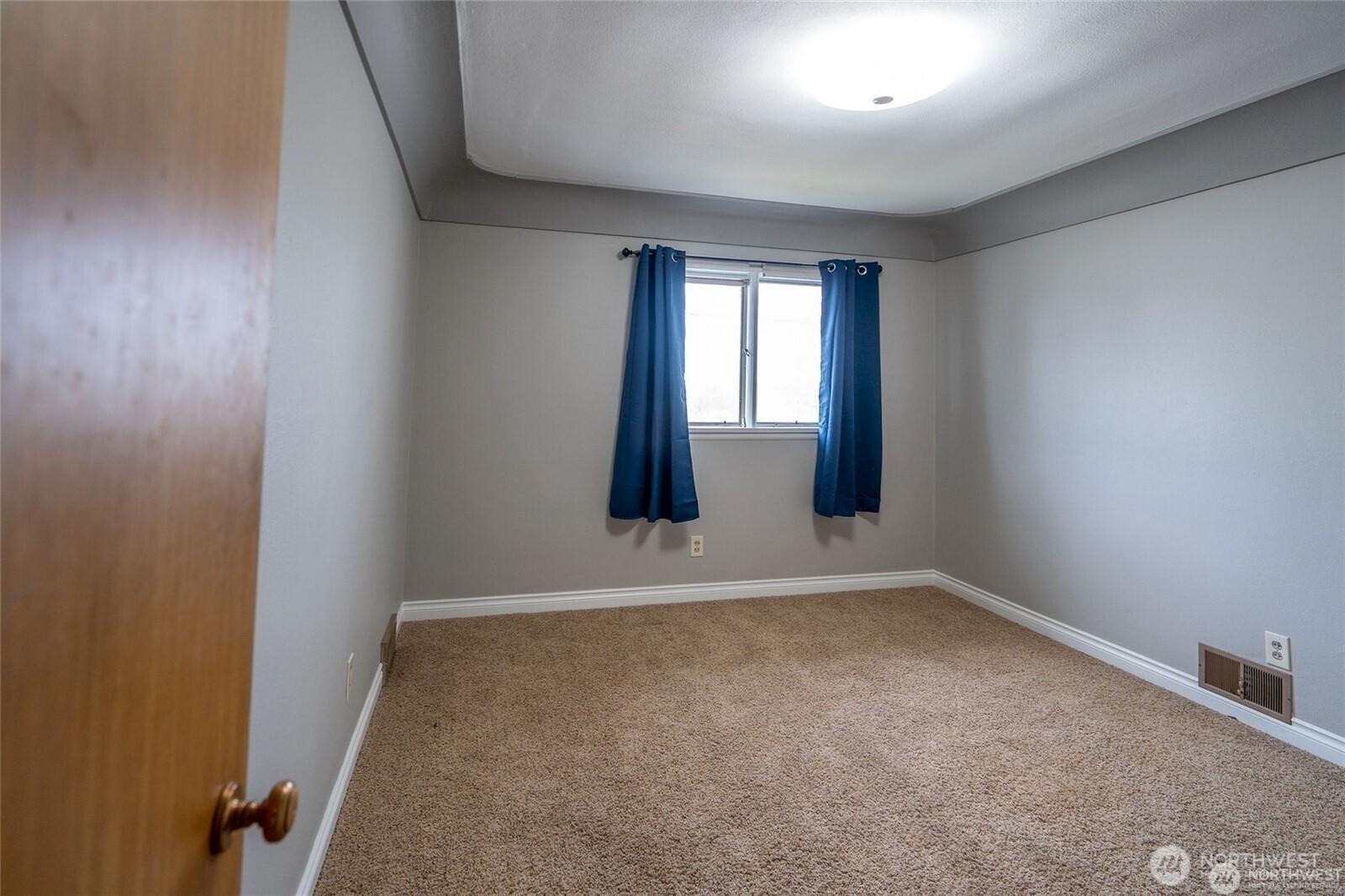 113 E 6th St , Lind, WA 99341