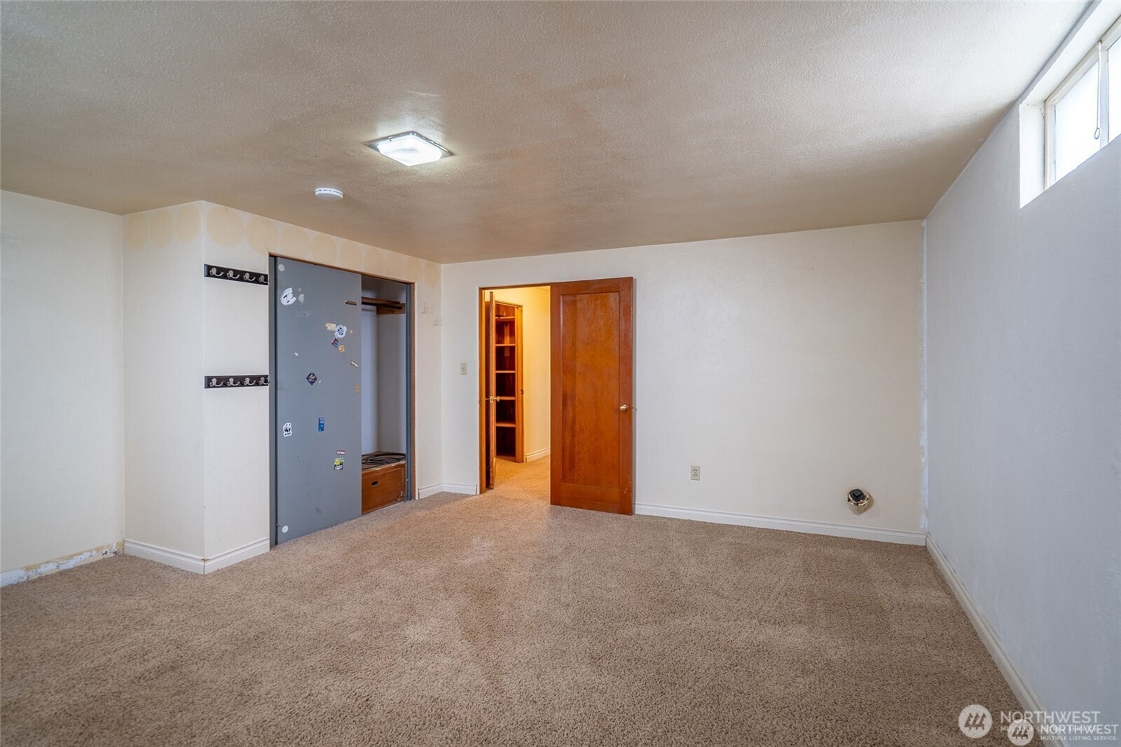 113 E 6th St , Lind, WA 99341