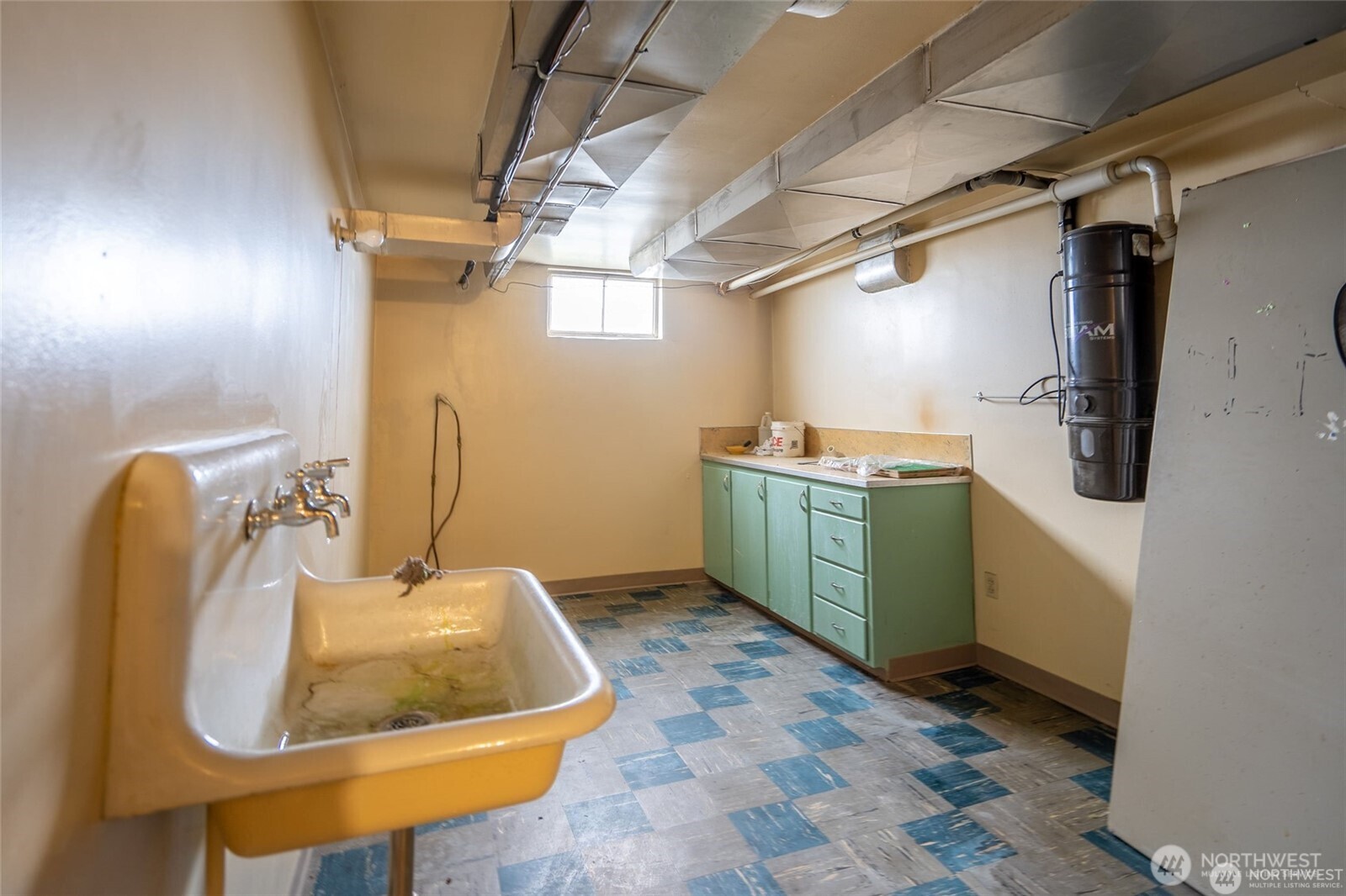 113 E 6th St , Lind, WA 99341