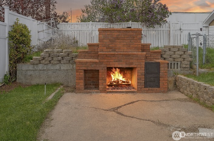 113 E 6th St , Lind, WA 99341