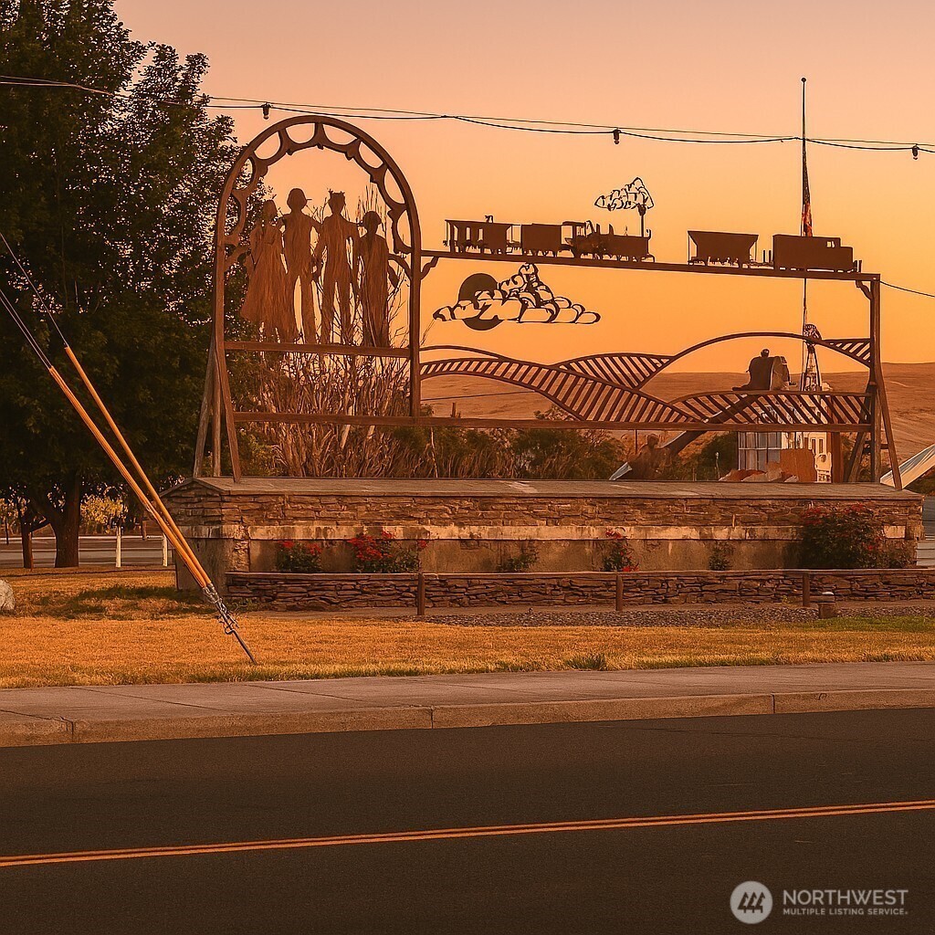 113 E 6th St , Lind, WA 99341