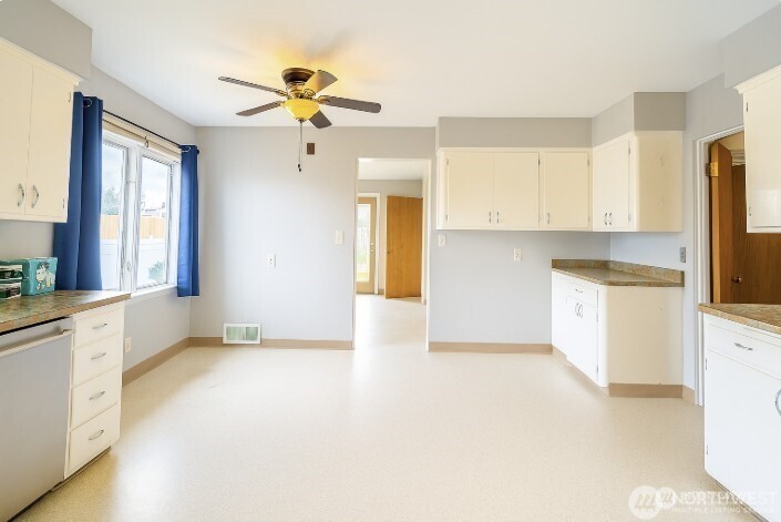 113 E 6th St , Lind, WA 99341