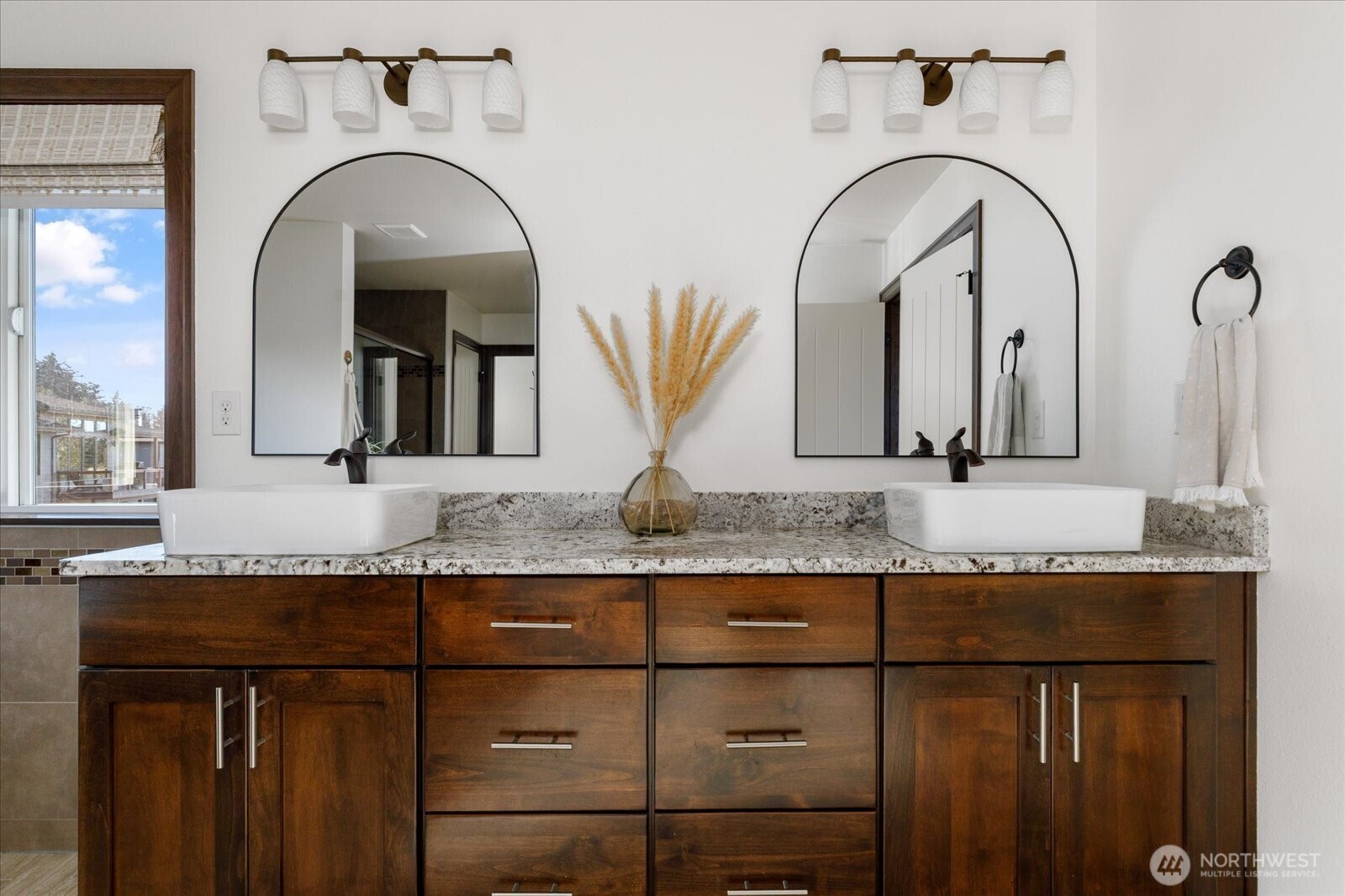 1403 Dakota Avenue , Anacortes, WA 98221